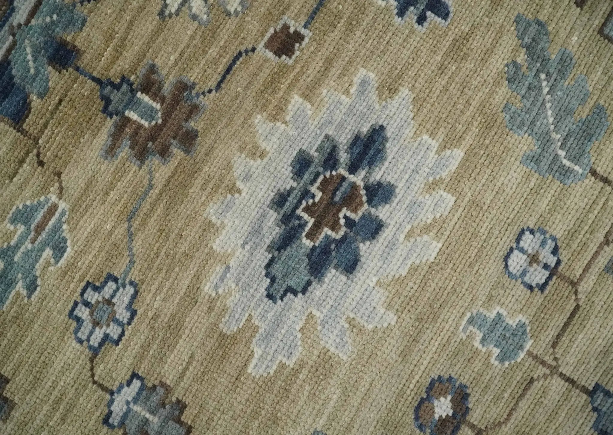 8x10 Traditional Beige and Gray Antique Style Floral Hand knotted Wool Area Rug by The Rug Decor