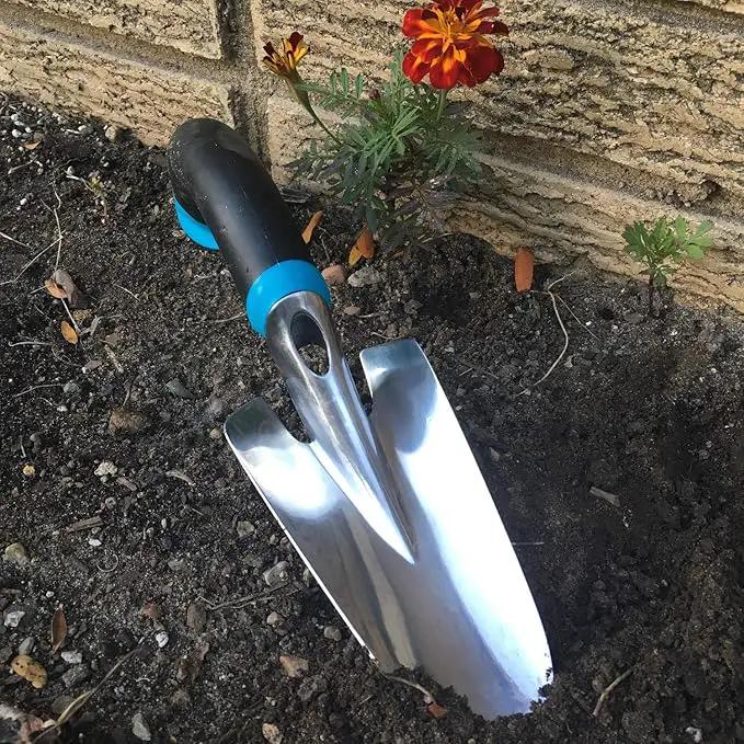 Radius Garden 100 Aluminium Hand Trowel - Rust-Proof – Latex-Free– Comfortable Grip- Lightweight- for Planting, Weeding and Digging, Original Green by GreenHaven Gardens