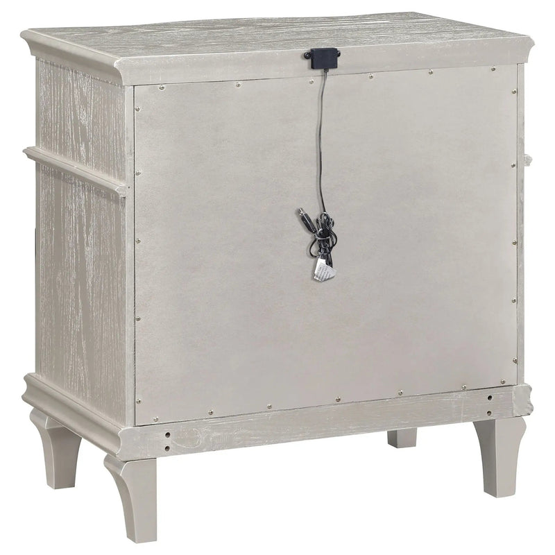Evangeline 4-piece Eastern King Bedroom Set Silver Oak by Unique Piece Furniture
