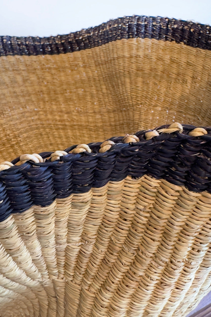 Black-Trimmed Wave, photo 2 of 4