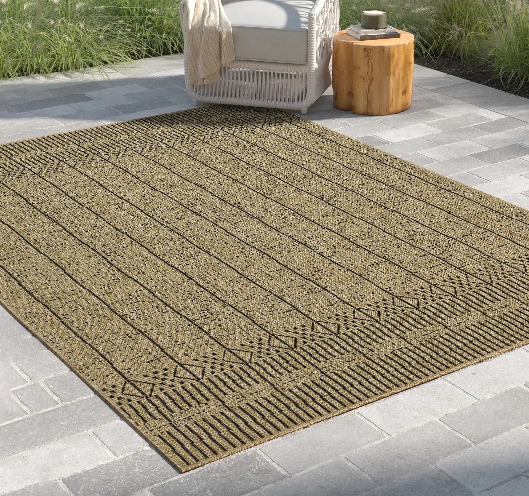 Earth GC_NTL1008 Jute/Black Indoor/Outdoor Area Rug by HouseOfZazla