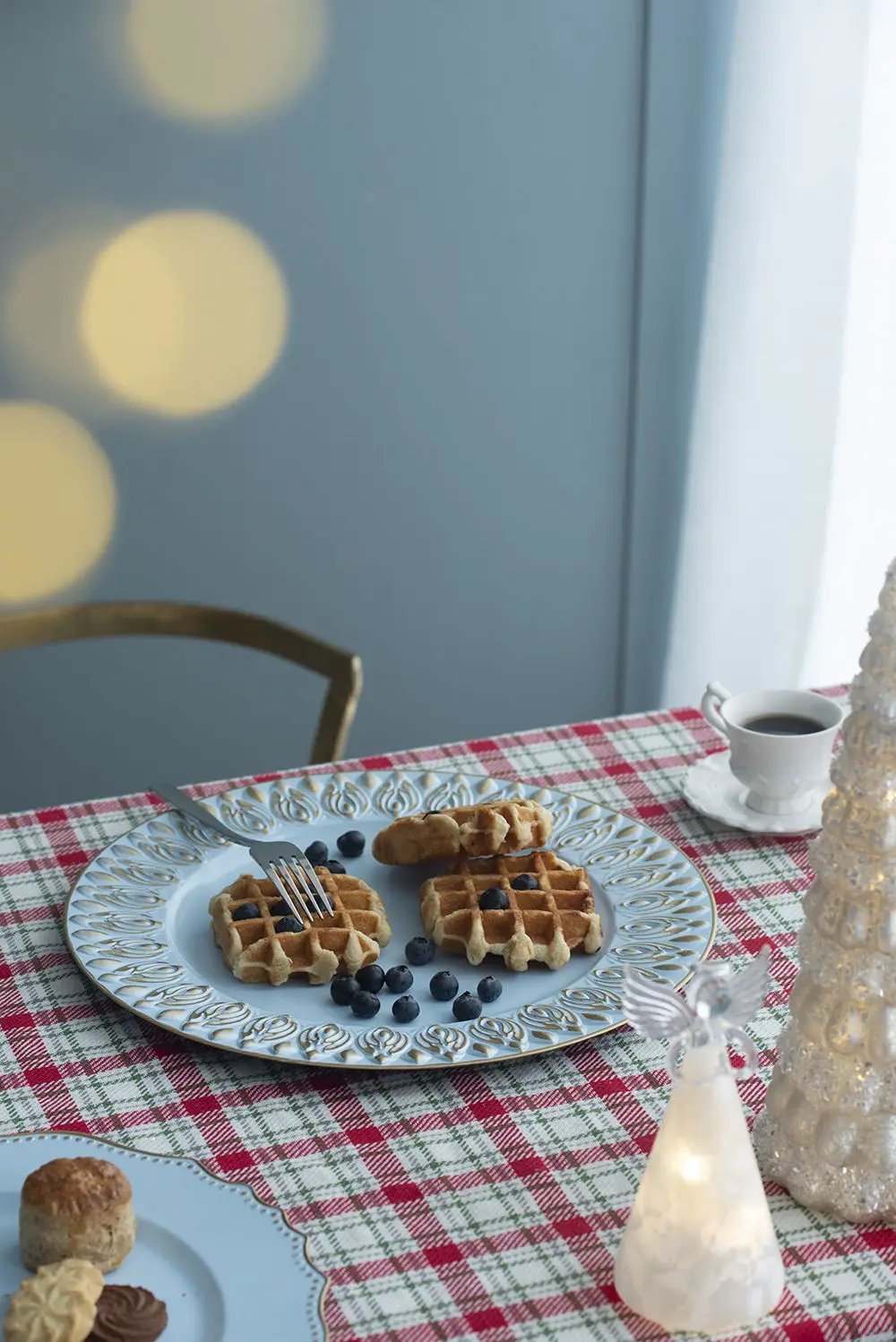 Elegant Plastic Charger Plate (Set of 8) by Unique Piece Furniture