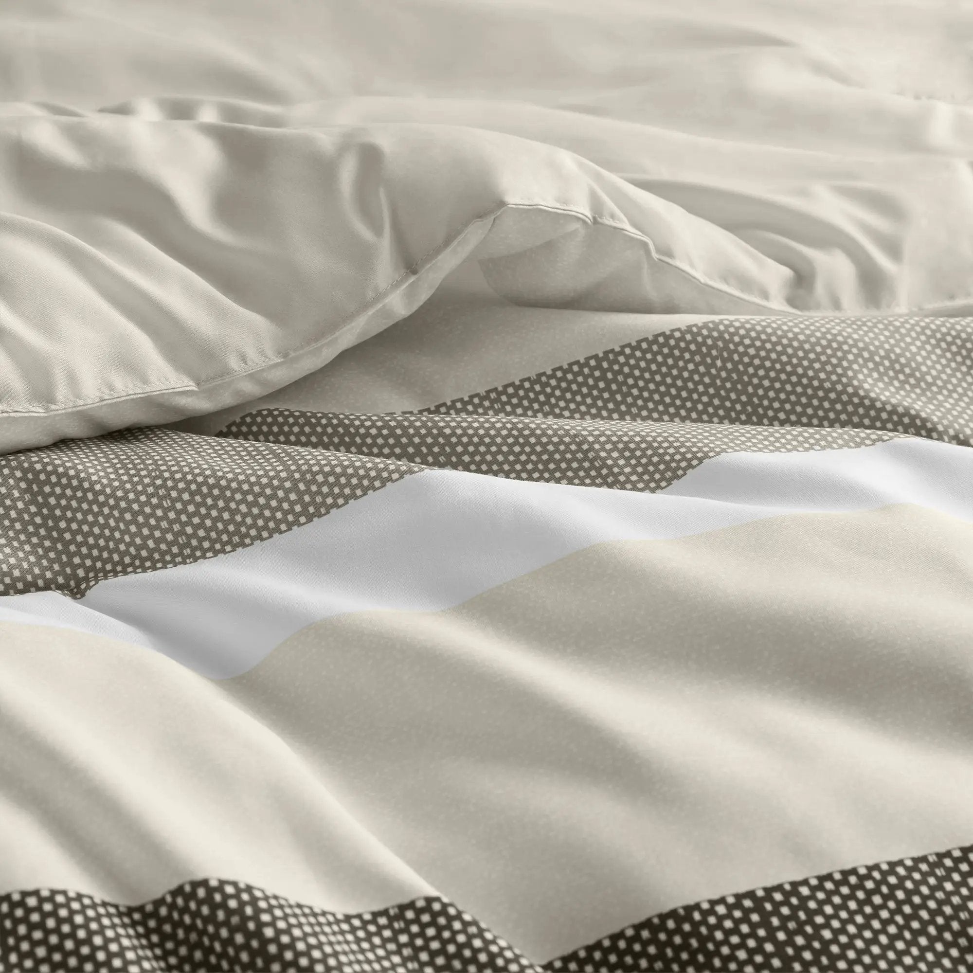 3-Piece King/Cal King Stripe Textured Print Comforter Set by HouseOfZazla