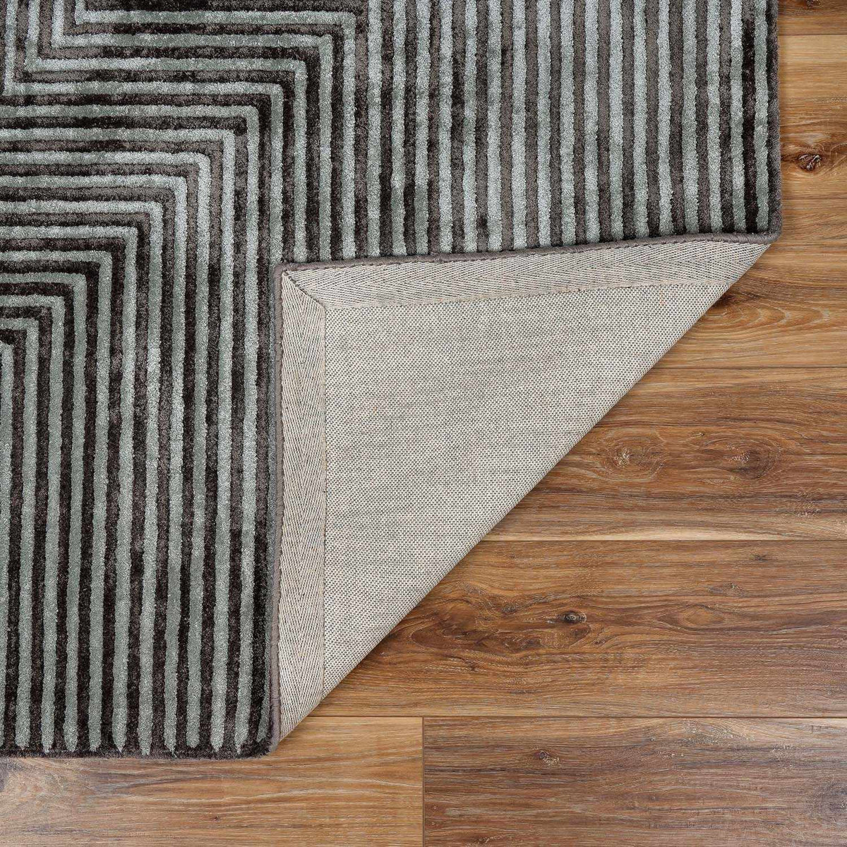 Quartz Patterned Sheen Gray/Green Viscose Rug, photo 10 of 11