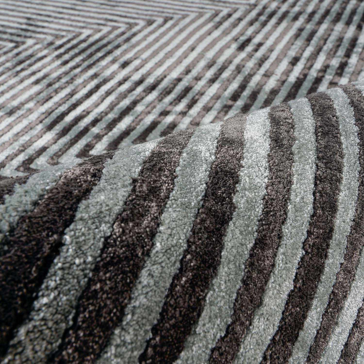 Quartz Patterned Sheen Gray/Green Viscose Rug, photo 9 of 11
