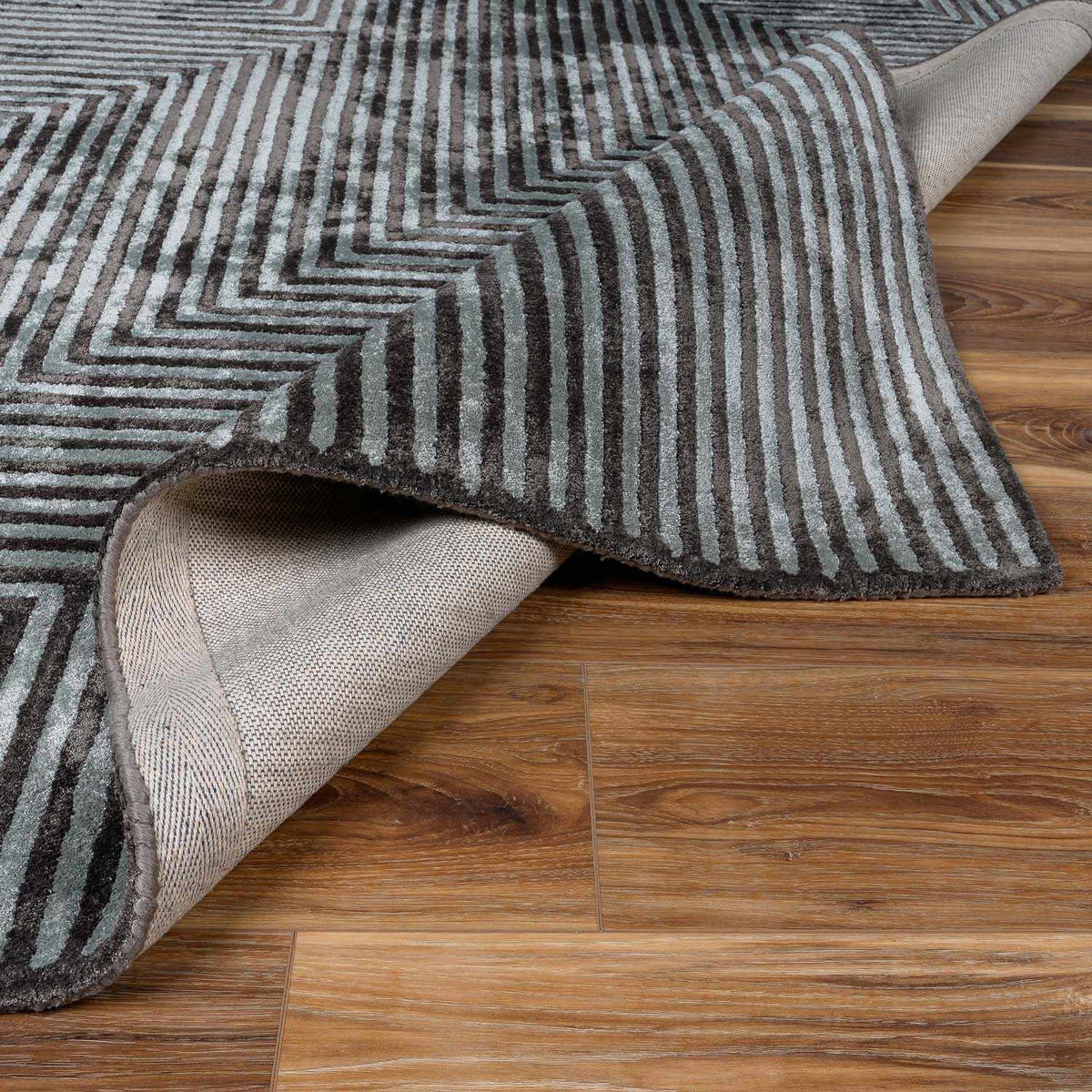 Quartz Patterned Sheen Gray/Green Viscose Rug, photo 11 of 11