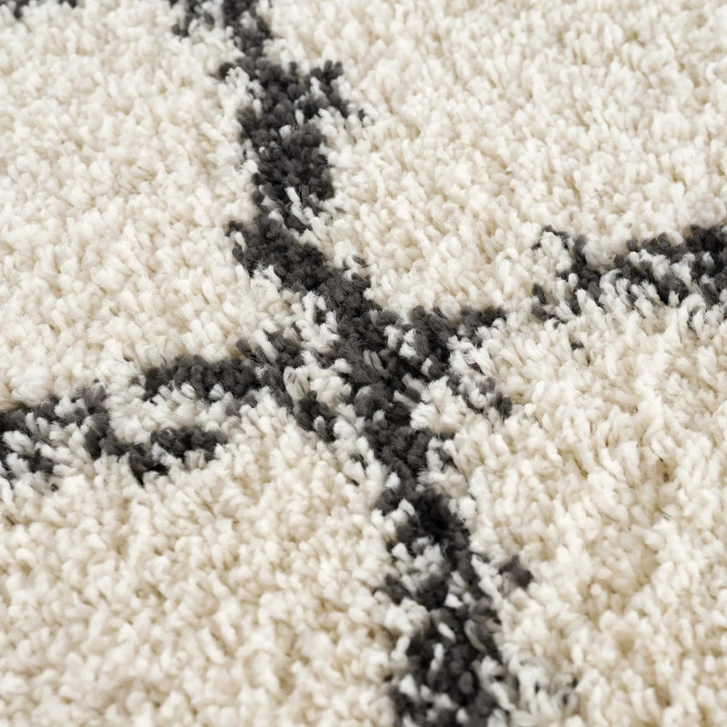 Wallagrass Beige/Black Trellis Tassel Shag by Hauteloom