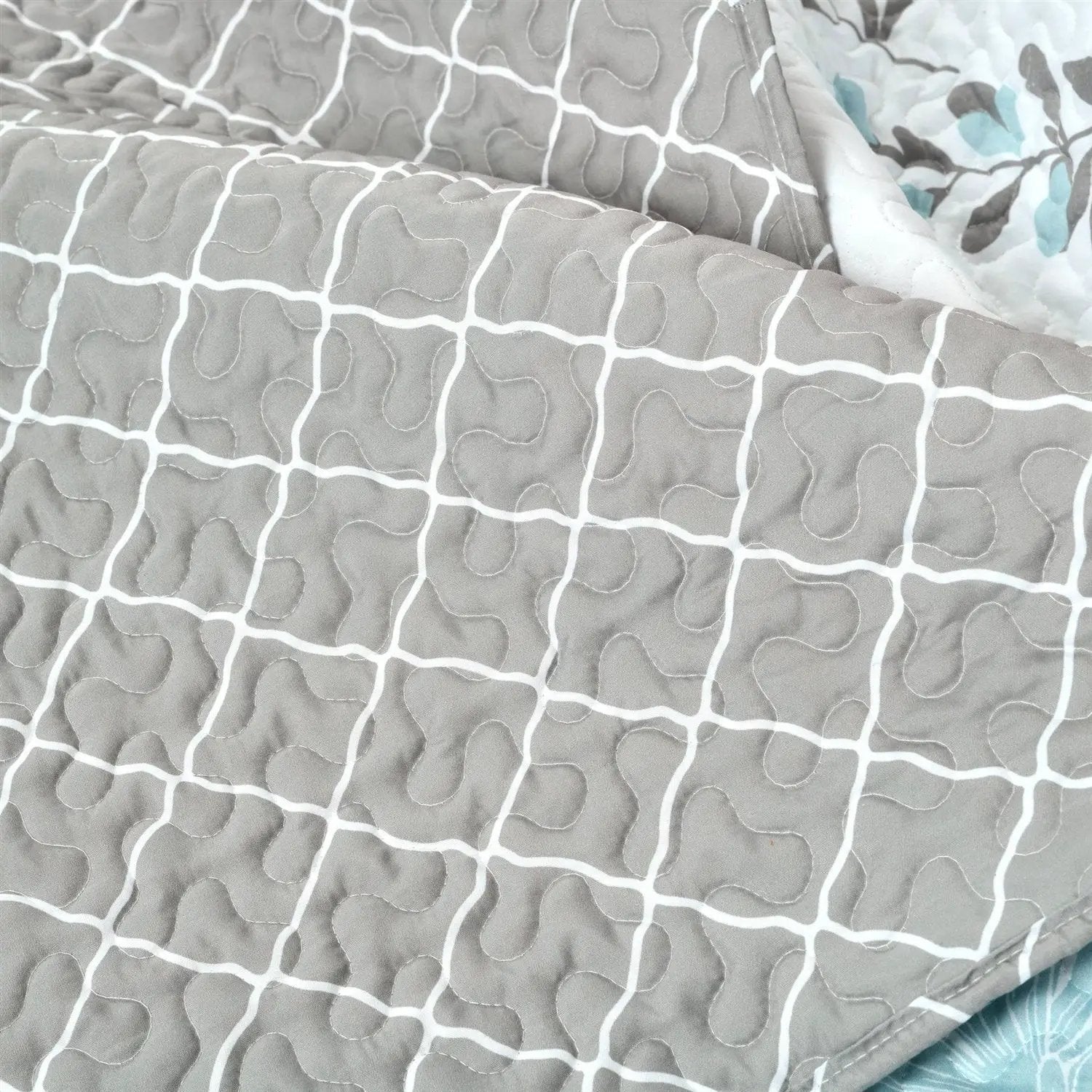 Full/Queen Blue Grey Floral Lightweight Thin Polyester Fabric 3-Piece Quilt Set by HomePacific
