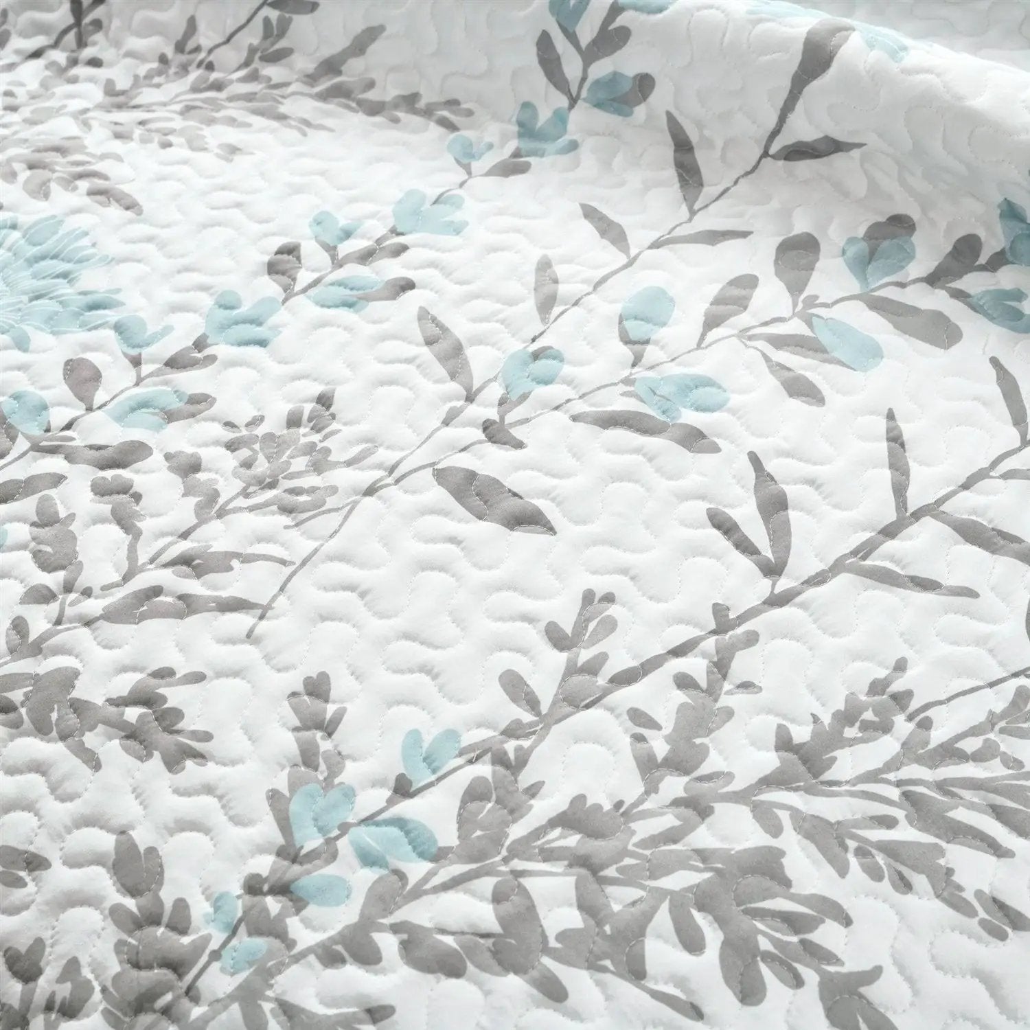 Full/Queen Blue Grey Floral Lightweight Thin Polyester Fabric 3-Piece Quilt Set by HomePacific