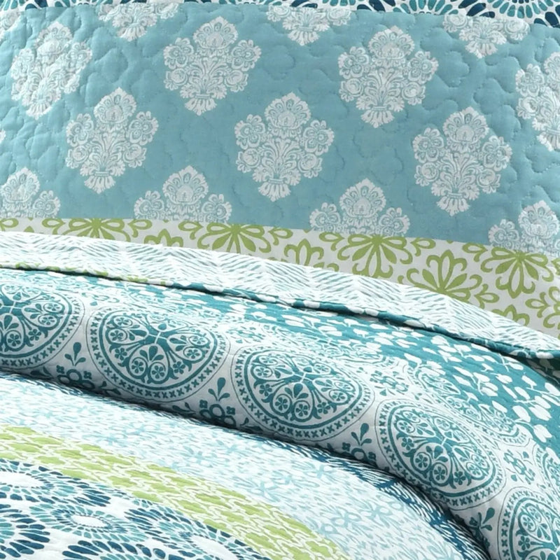 Full/Queen Cotton 3 Piece Reversible Blue White Green Floral Damask Quilt Set by HomePacific