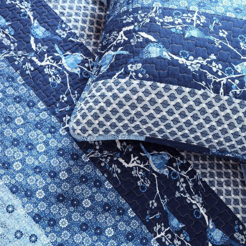King Size Blues Boho Reversible Lightweight Quilt Set by HomePacific