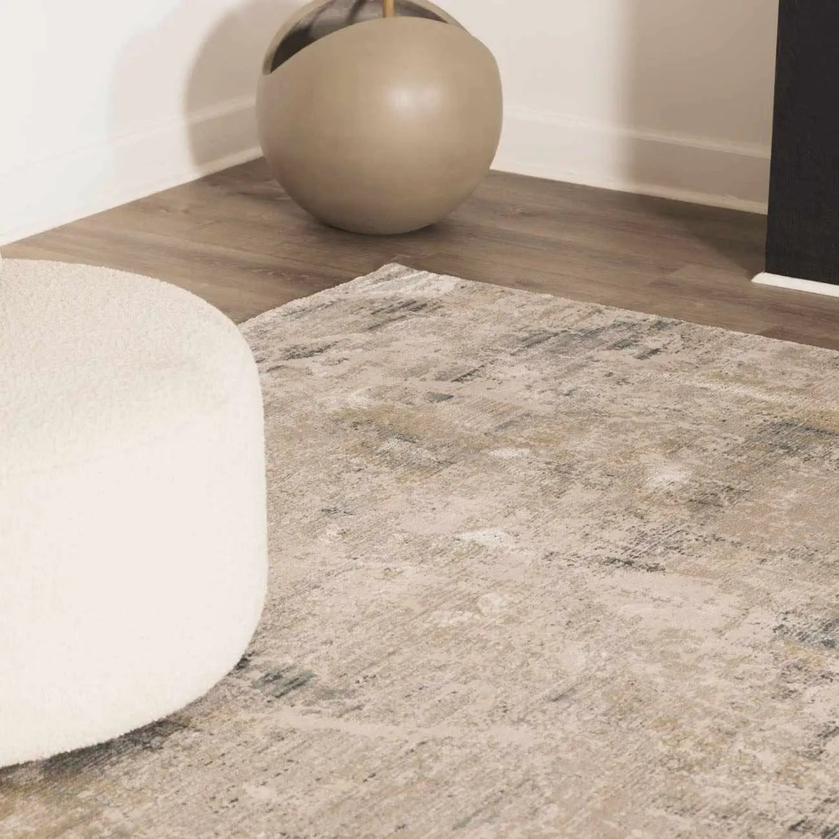 Burstwick Thick Luxe Boutique Rug, installed in a room 3