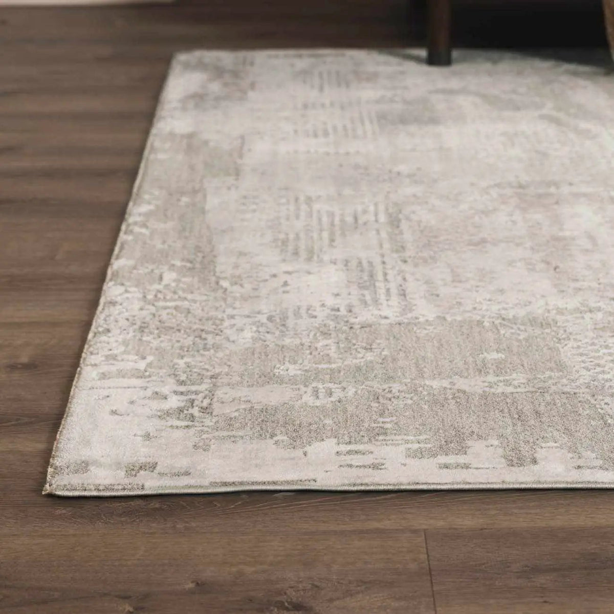Hanae Thick Luxe Boutique Rug, installed in a room 7