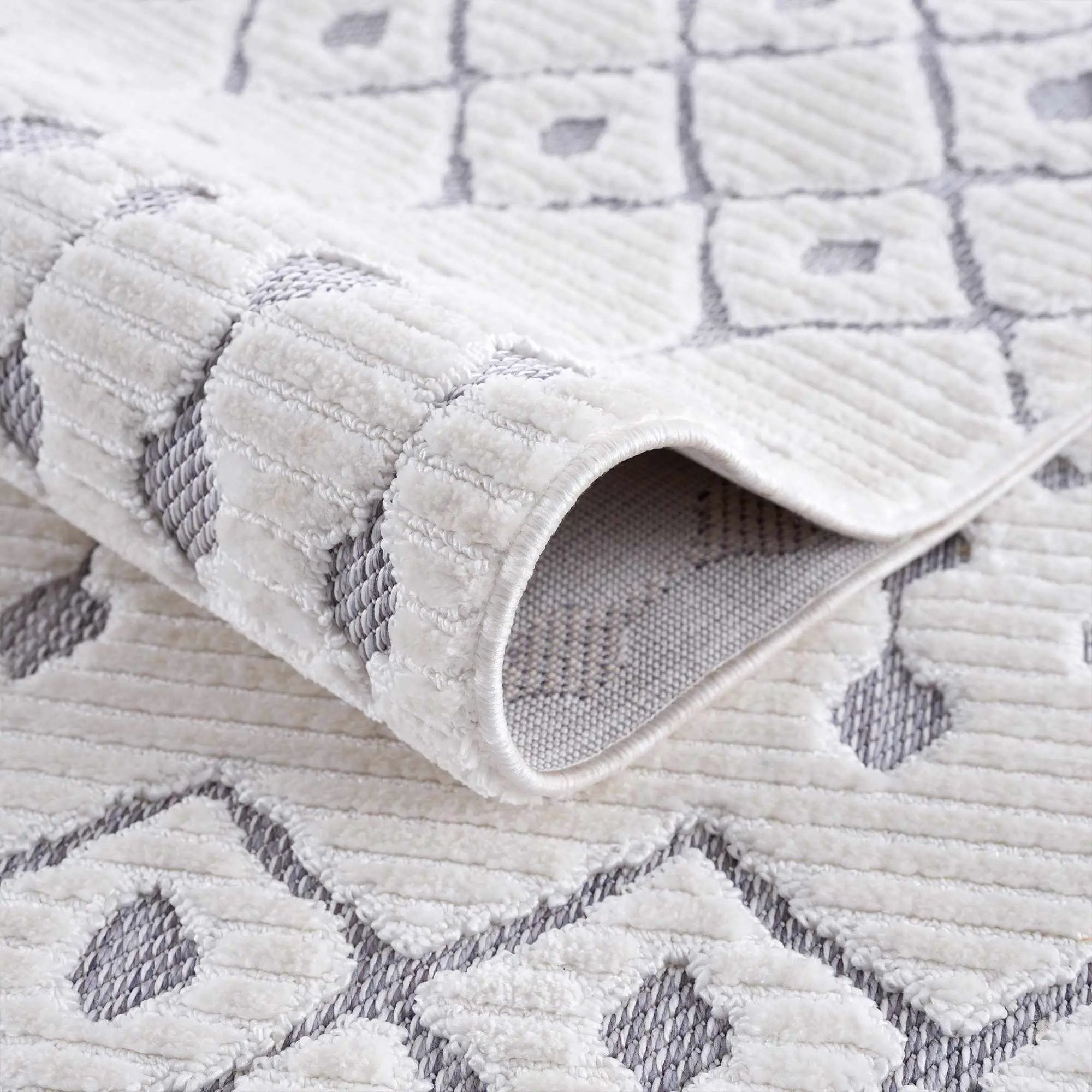 Ivory Gray Beil Textured Trellis Fringe Area Rug - Clearance by Boutique Rugs