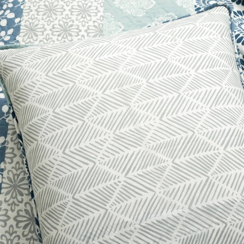 California King Lightweight 3 Piece Reversible Botanical Blue Damask Quilt Set by HomePacific
