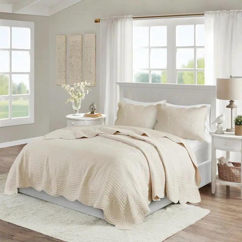 Full/Queen size 3-Piece Reversible Scalloped Edges Microfiber Quilt Set in Cream by HomePacific