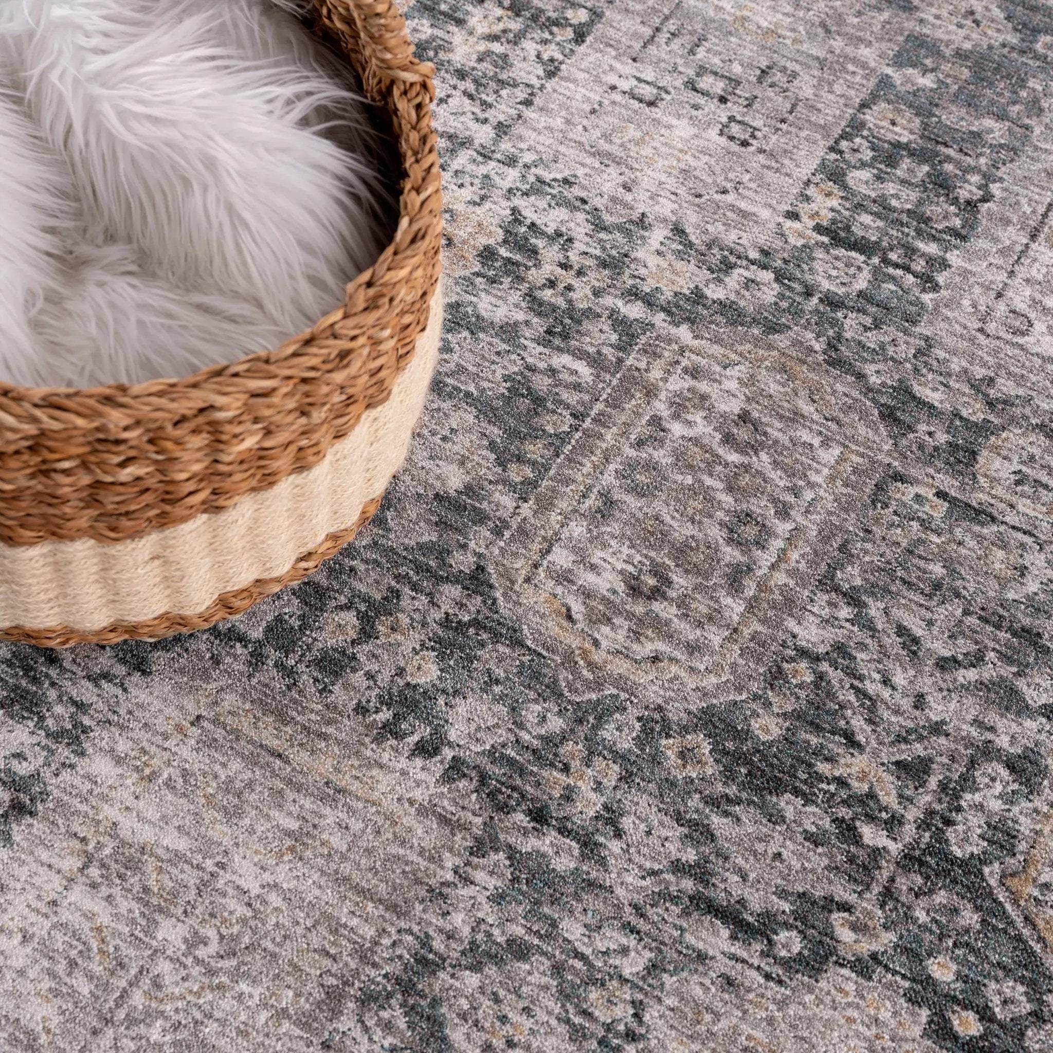 Elsu Area Rug - Clearance by Boutique Rugs