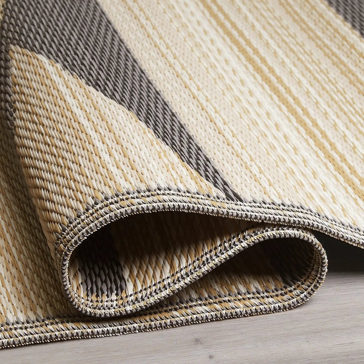 Cairo - Natural & Black Outdoor Rug for Patio, photo 7 of 10