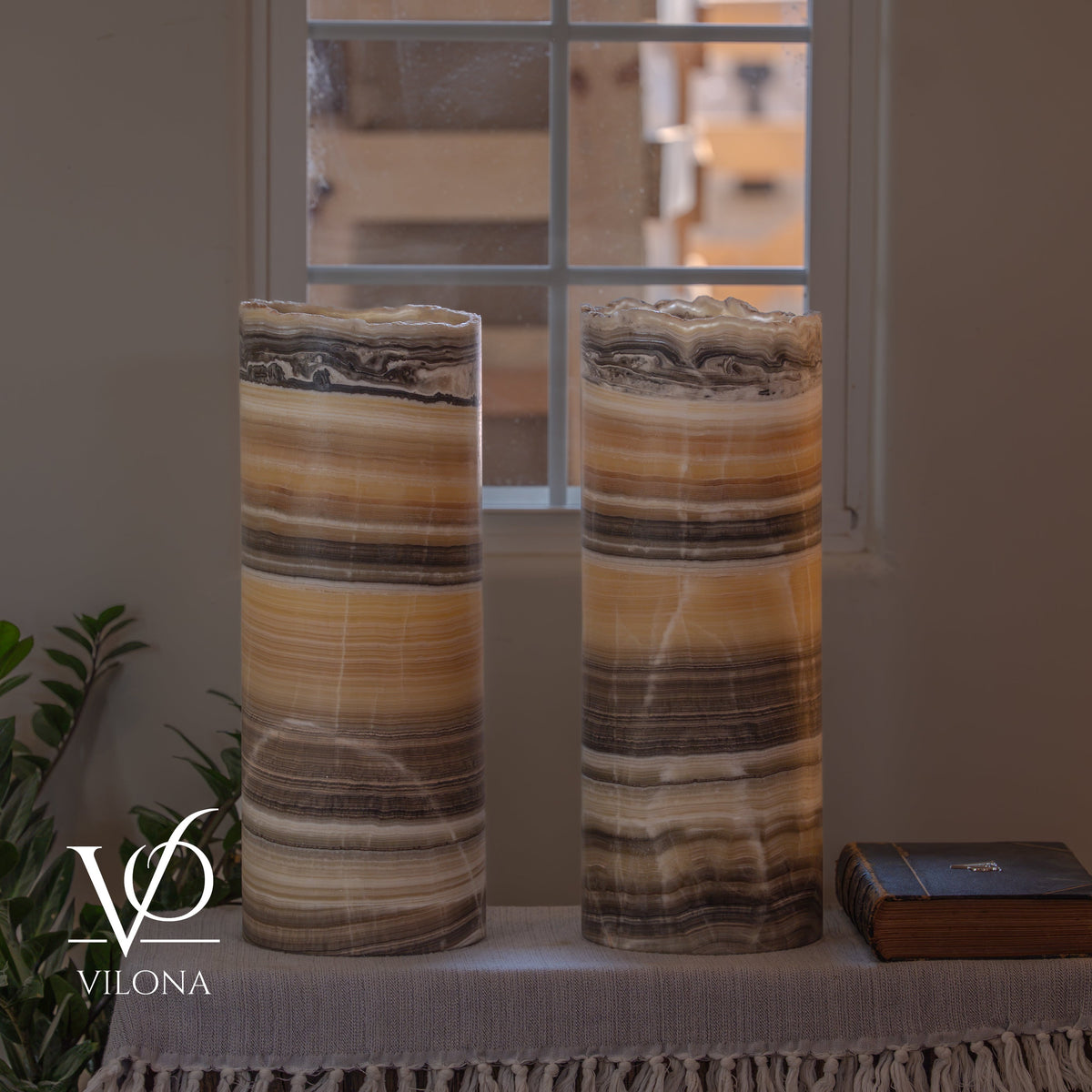 Honeycomb Onyx Live Edge Table Lamp Pair #1, photo 4 of 13