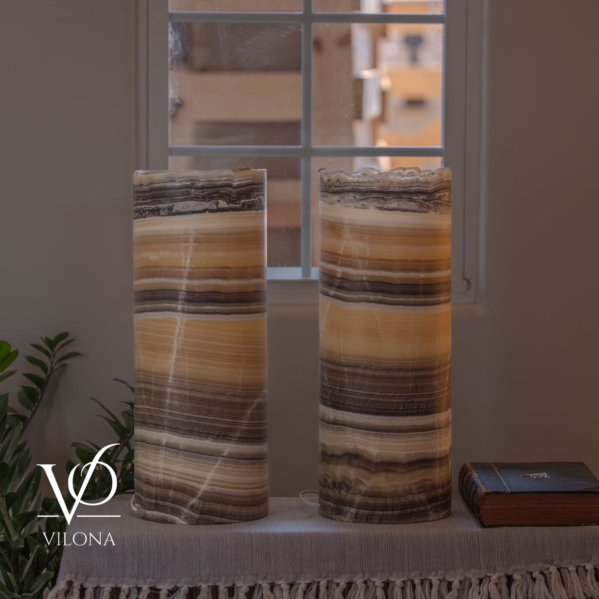 Honeycomb Onyx Live Edge Table Lamp Pair #1, photo 7 of 13
