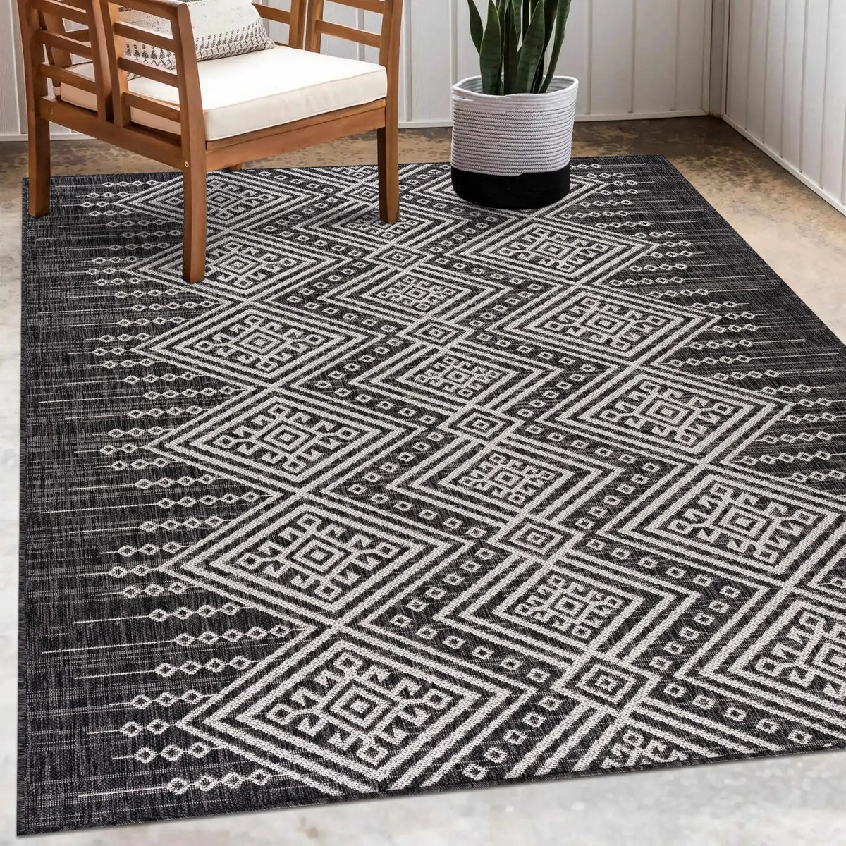 Frankville Black&White All Over Performance Outdoor Rug, installed in a room 4