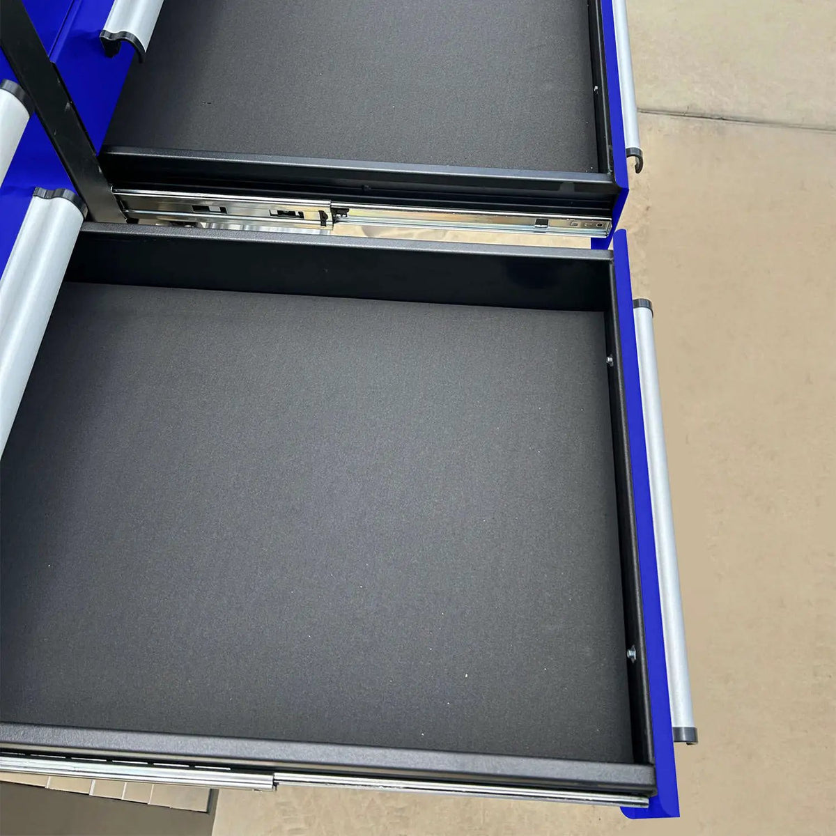 10ft 25-Drawer Storage Workbench with Wheels by Chery Industrial