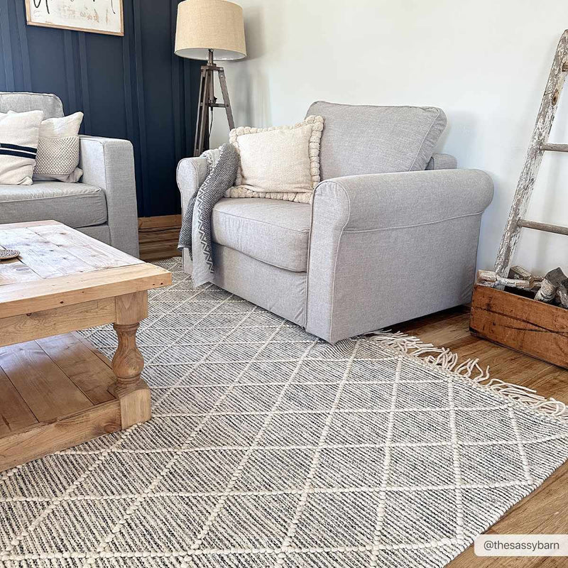 Ezria Wool Rug with Tassels - Clearance by Boutique Rugs