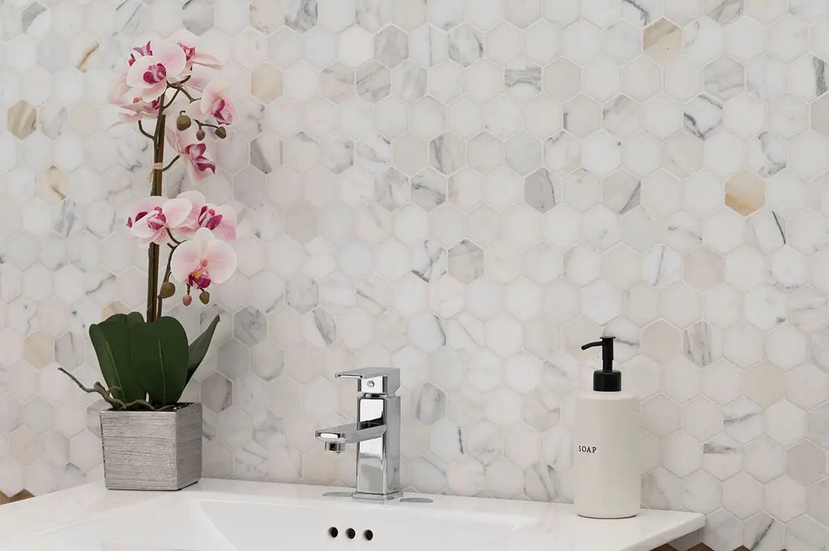 Chrome Bathroom Faucet: Quality By Msisurfaces by MSI Surfaces