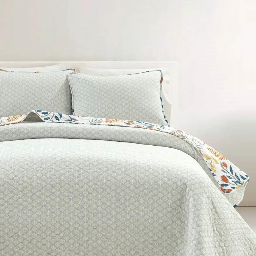 Full/Queen Botanical Bohemian Floral Lightweight 3 Piece Quilt Set by HomePacific