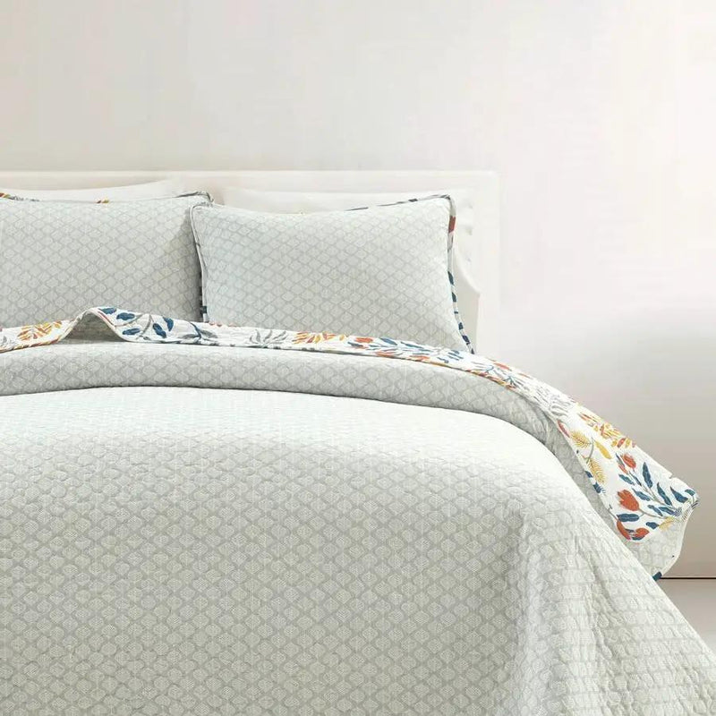 Full/Queen Botanical Bohemian Floral Lightweight 3 Piece Quilt Set by HomePacific