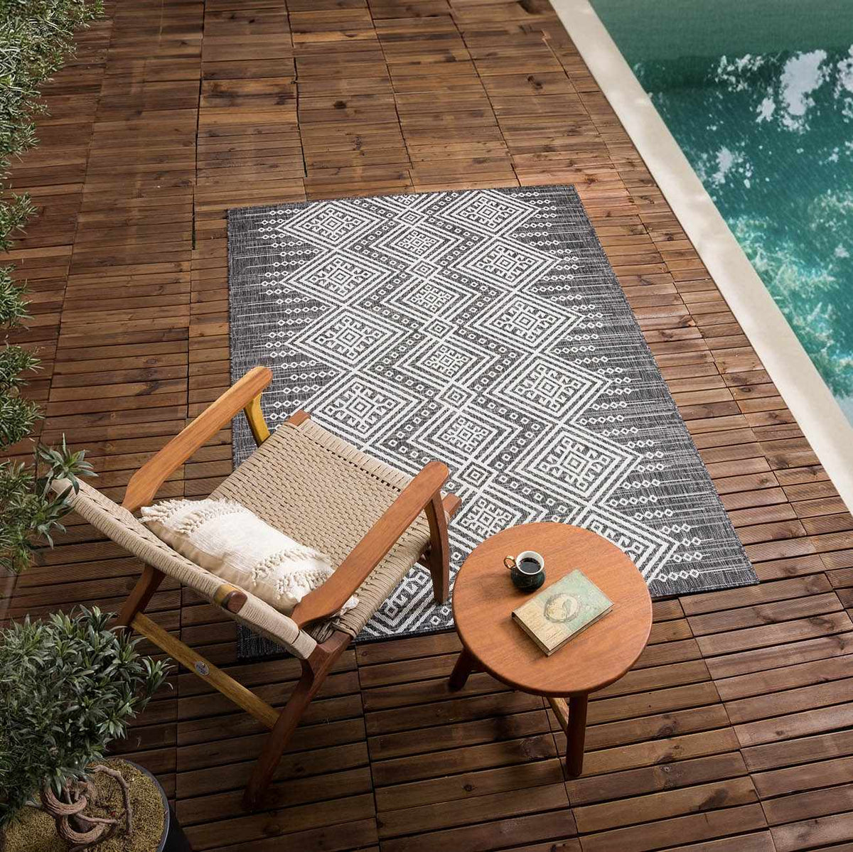 Frankville Black&White All Over Performance Outdoor Rug, installed in a room 3