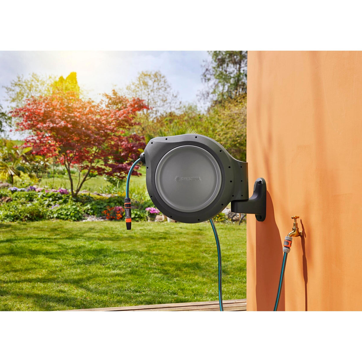 Retractable Hose Reel RollUp 100 ft. Auto retracting & ready-to-use, photo 4 of 4