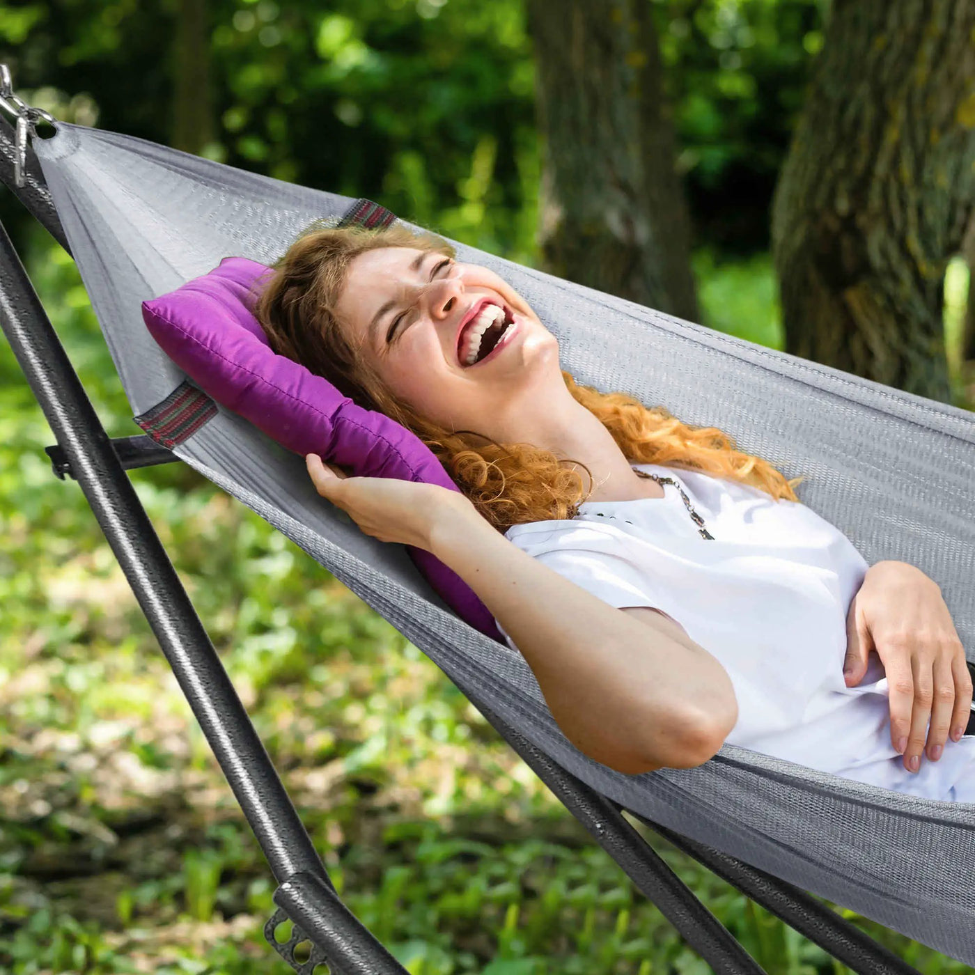 Universal Hammock with Medium Size Stands by Megsu