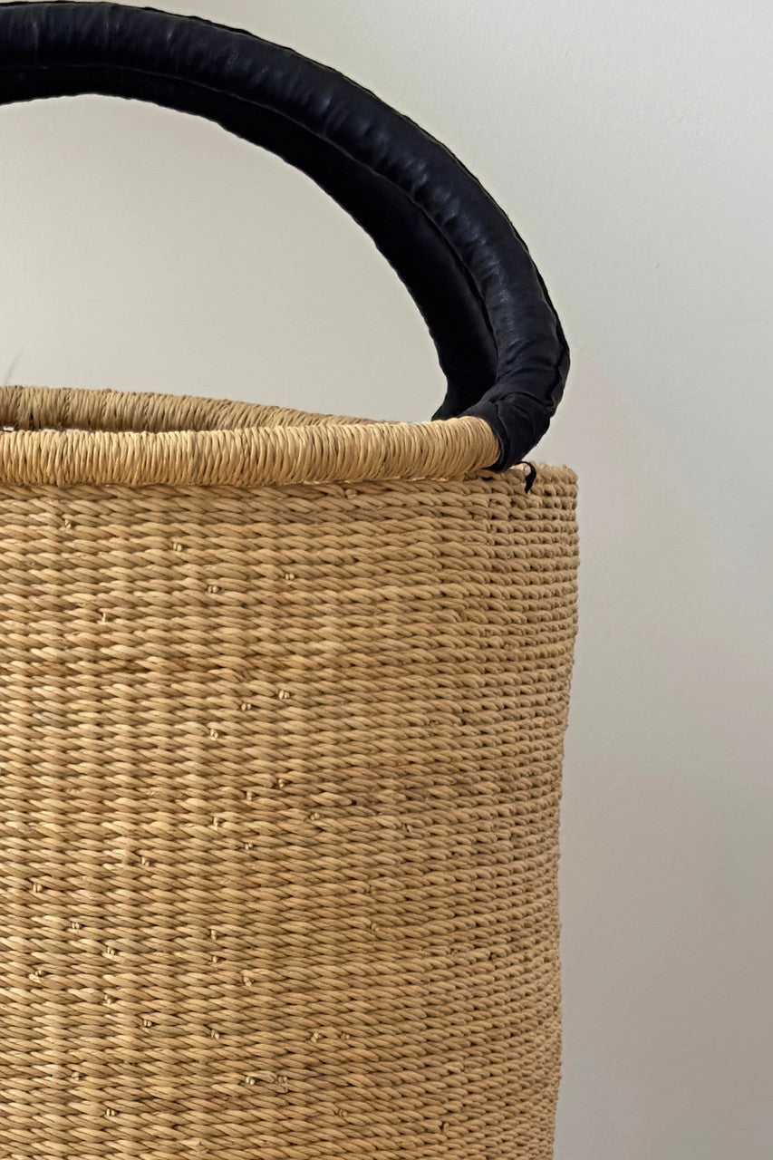 Simple Streamlined Hamper, detail