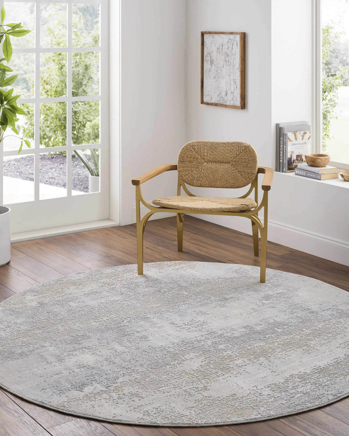 Ikram Thick Luxe Boutique Rug, installed in a room 2