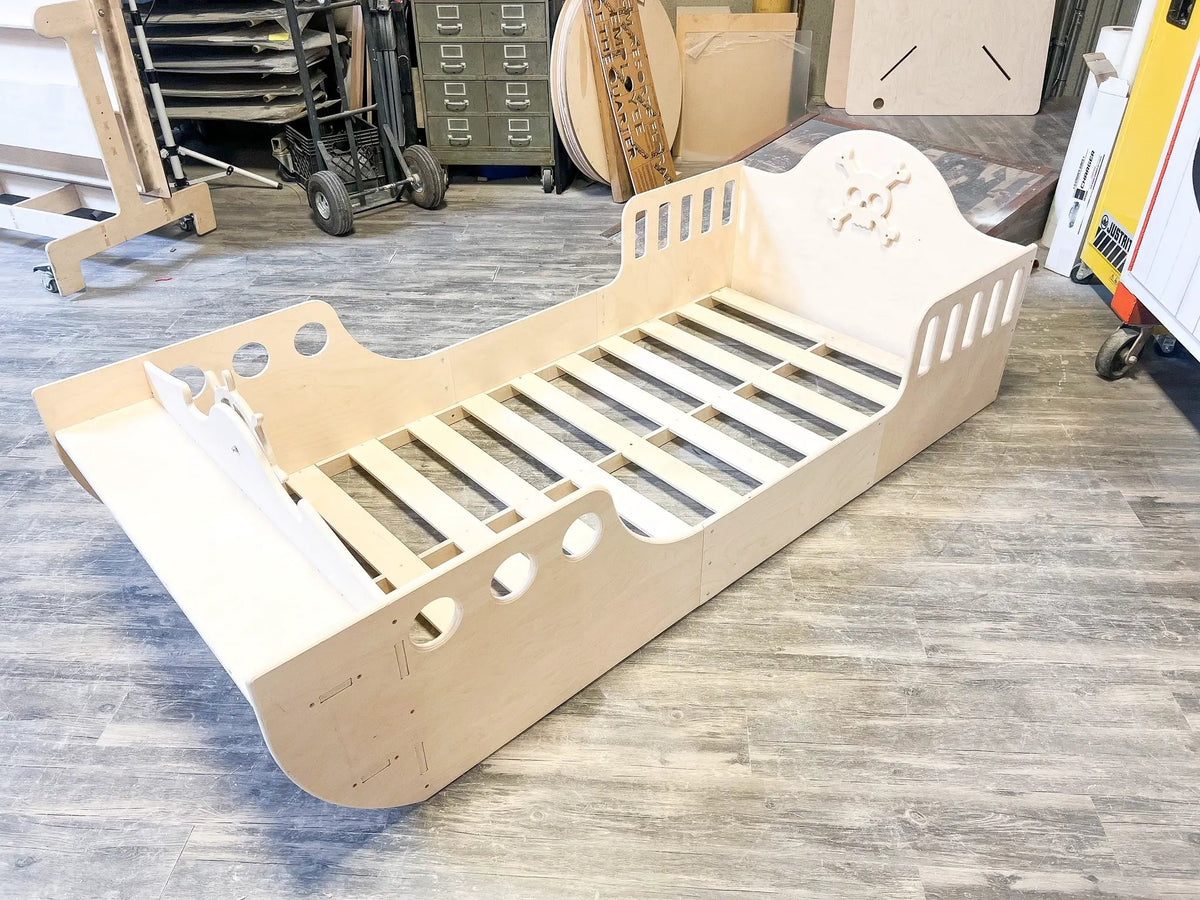 CAPTAIN JACK- Pirate Ship Bed, photo 8 of 9