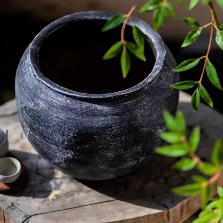 Sierra Round Pot Planter by RusticReach