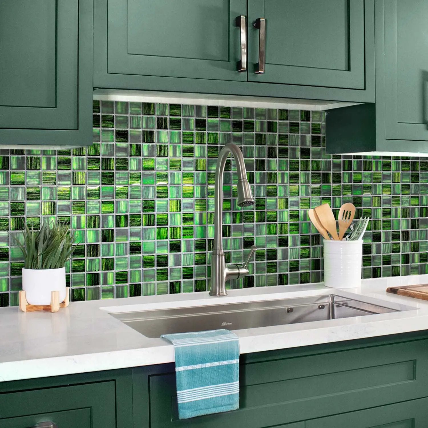 Emerald Green 11x11 Glossy Matte Square Glass Mosaic Tile (5 pack, 4.43 sq ft/case) by Apollo Tile