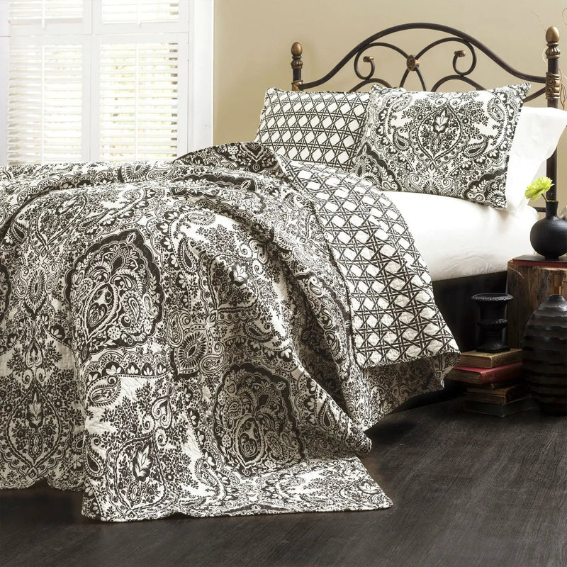 King size 3-Piece Cotton Quilt Set in Black White Paisley Damask by HomePacific