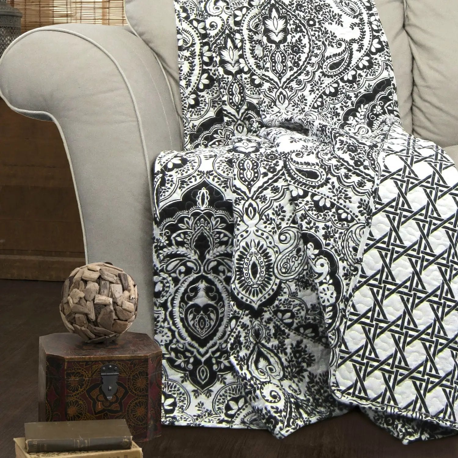 King size 3-Piece Cotton Quilt Set in Black White Paisley Damask by HomePacific