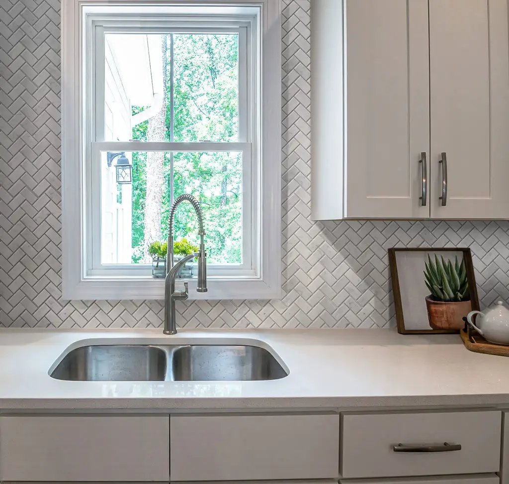 White 12x12 Polished Herringbone Bianco Carrara Marble Mosaic Tile (5 pack, 4.83 sq ft/case) by Apollo Tile