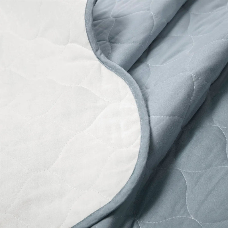 King/Cal King White Blue Scalloped Edge Reversible Thin Light Quilt Set by HomePacific