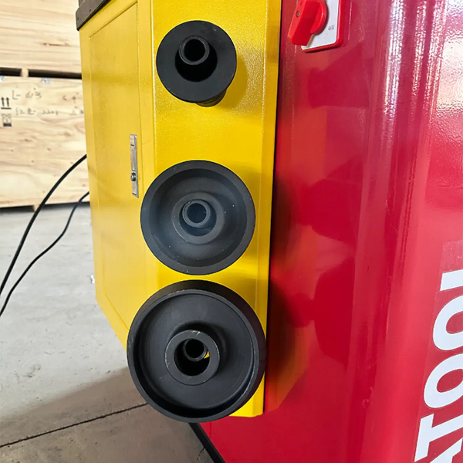 Katool KT-B795L Truck Wheel Balancer with Lift and Hood by Chery Industrial