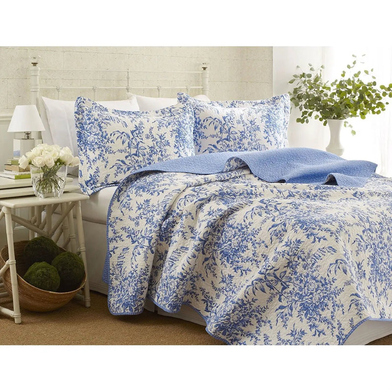 King size 100-Percent Cotton Quilt Bedspread Set with Blue White Floral Leaves Pattern by HomePacific