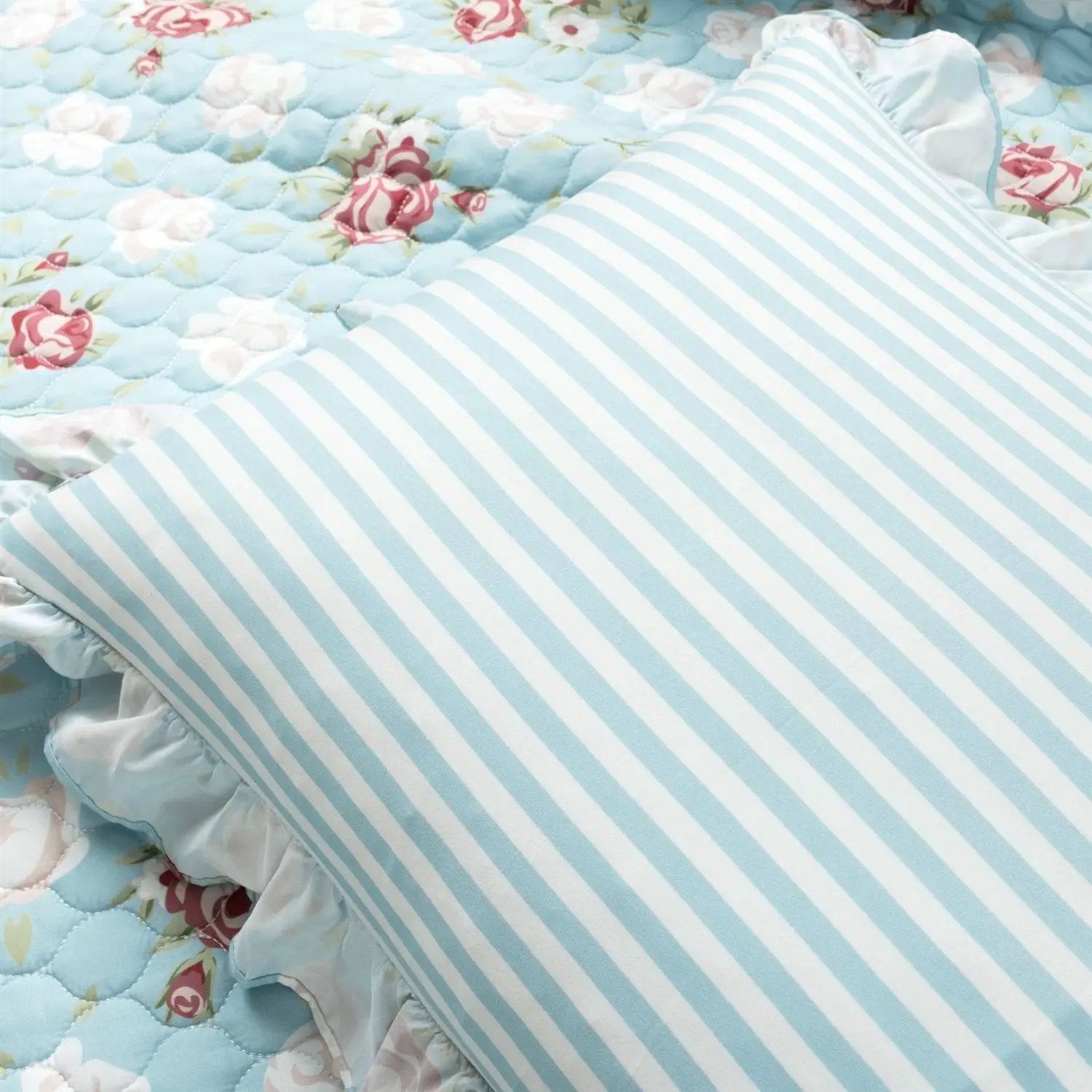 Full/Queen size Vintage Rose Ruffle Edge Light Quilt Set in Blue White and Pink by HomePacific