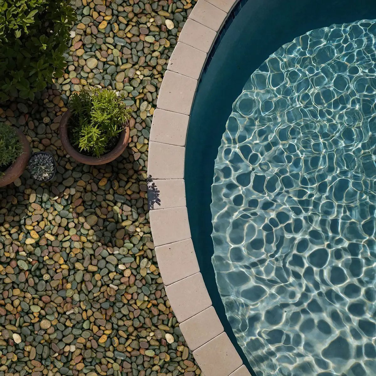 Mixed Polished Pebbles Marble Pavers 4.50 inch in a finished room