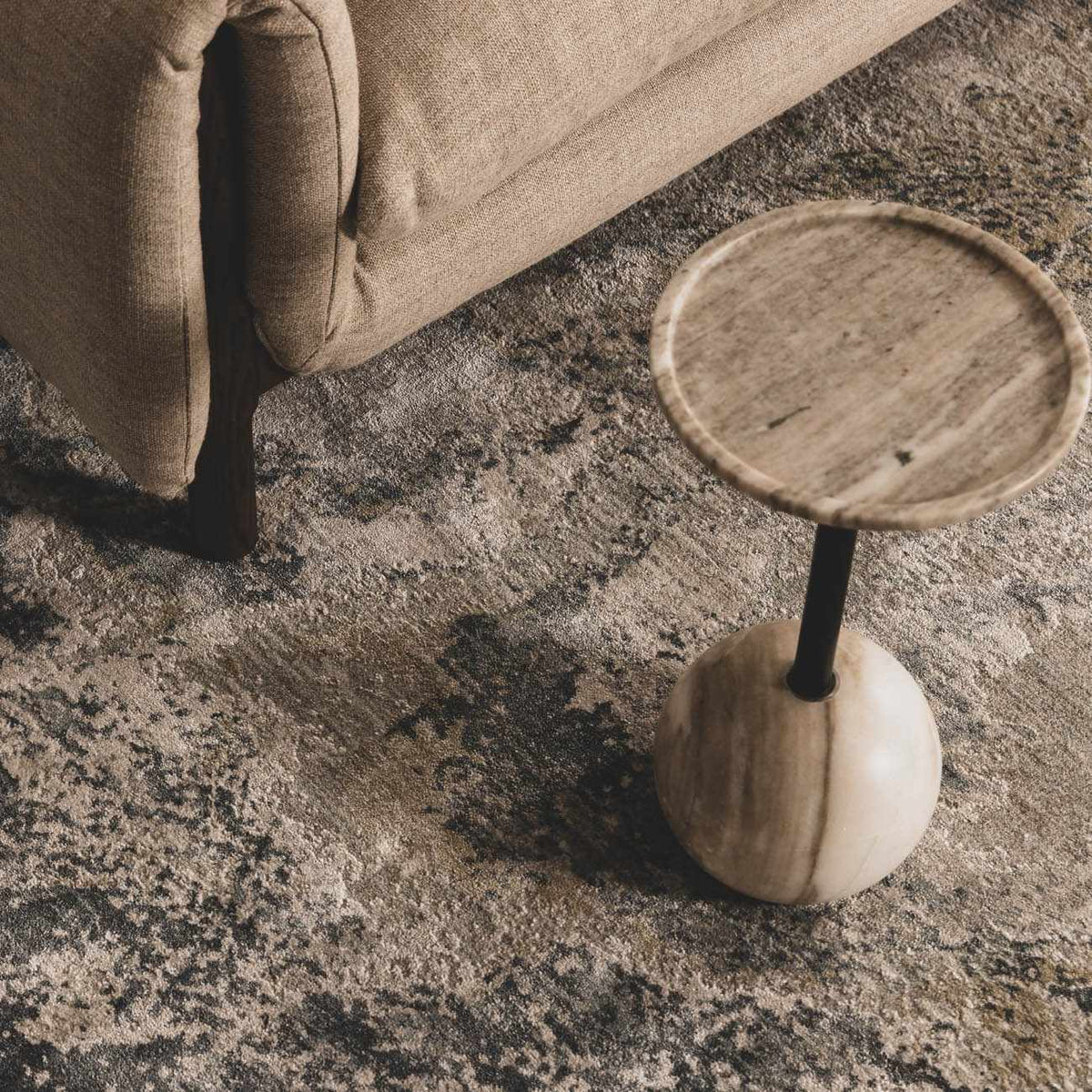 Maddington Gray Marble Thick Luxe Rug, installed in a room 4