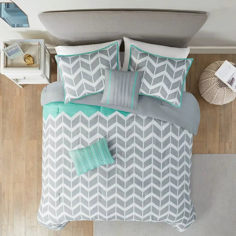 Full/Queen Reversible Comforter Set with Grey White Aqua Teal Chevron Pattern by HomePacific