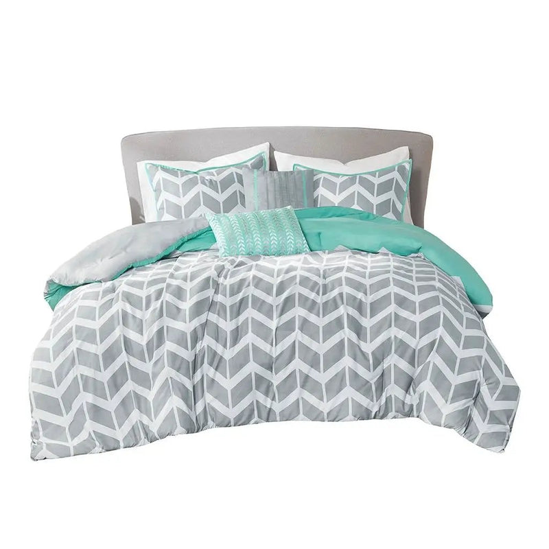 Full/Queen Reversible Comforter Set with Grey White Aqua Teal Chevron Pattern by HomePacific