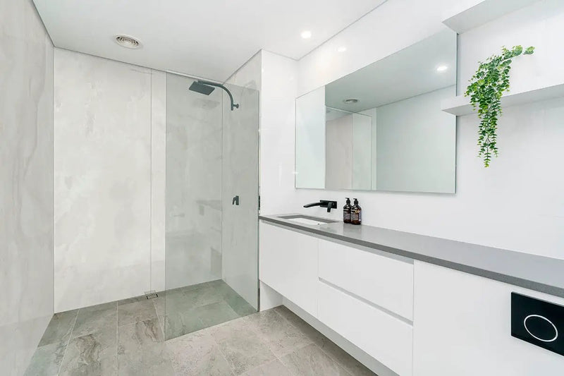 Quebec Onyx Polished Porcelain Tiles 31.5x71 in a finished room